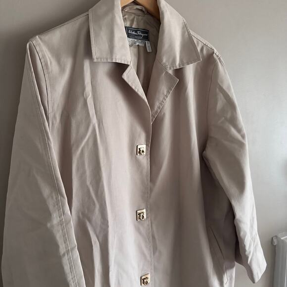 Salvatore Ferragamo Vtg Beige Single Breasted Trench Coat Gancio Buttons Size 12 - Picture 5 of 10